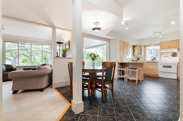 3804 Cambridge St, Burnaby North 10