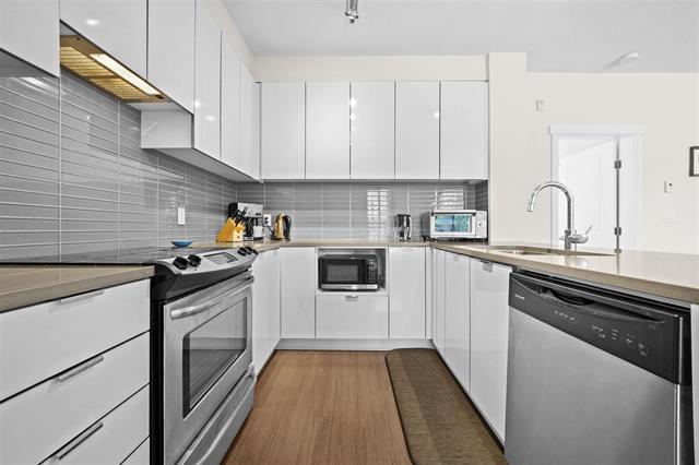 415 9877 University Crescent, Burnaby North 11