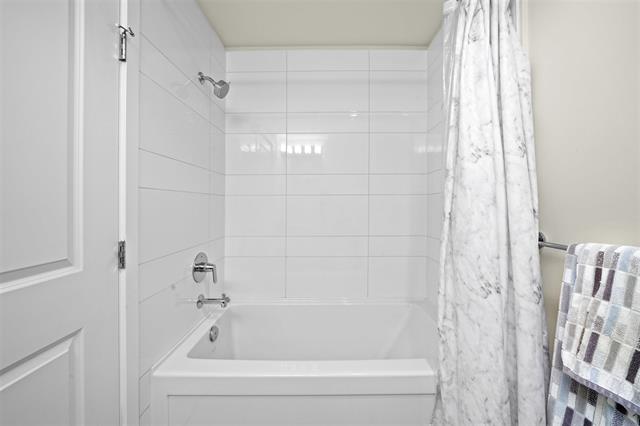 415 9877 University Crescent, Burnaby North 18