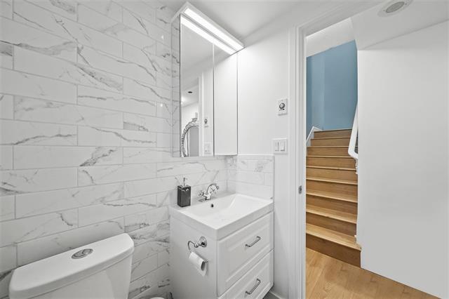 TH1 1889 Rosser Avenue, Burnaby North 11