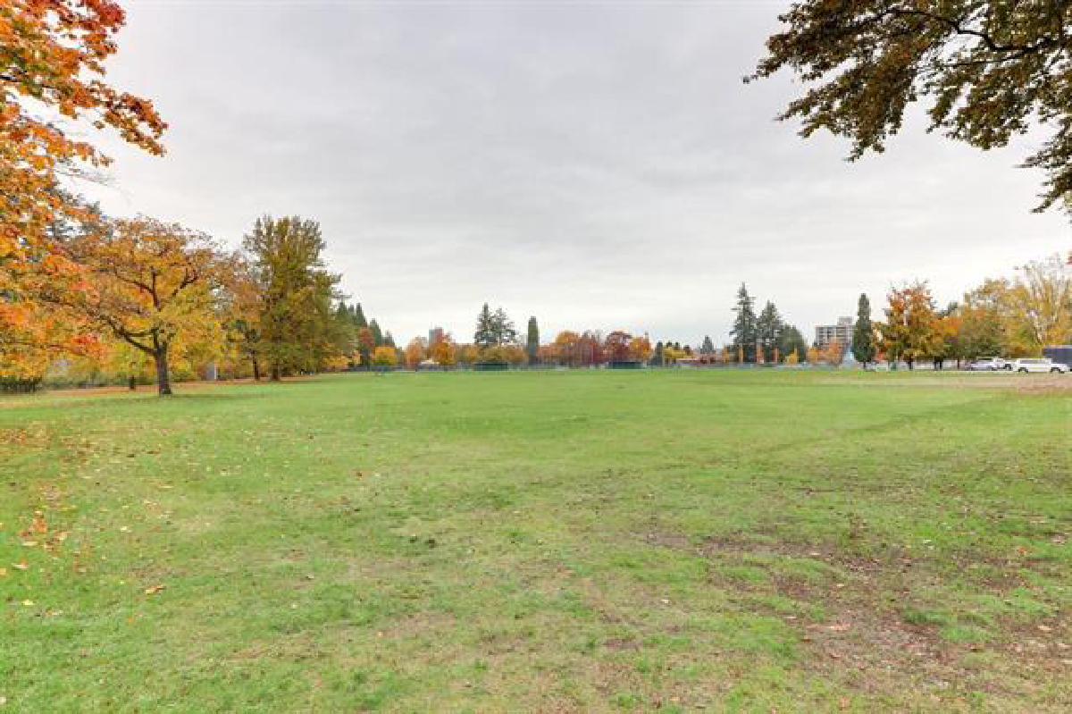 201 5932 Patterson Avenue, Burnaby South 2