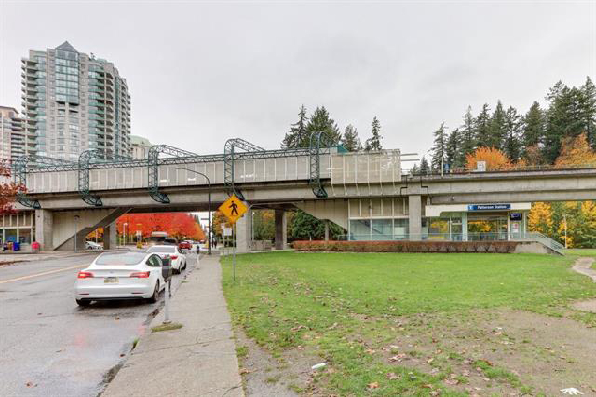 201 5932 Patterson Avenue, Burnaby South 3