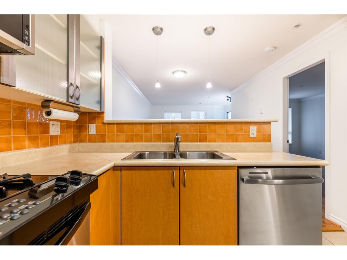 302 2741 E Hastings Street, Vancouver East 11