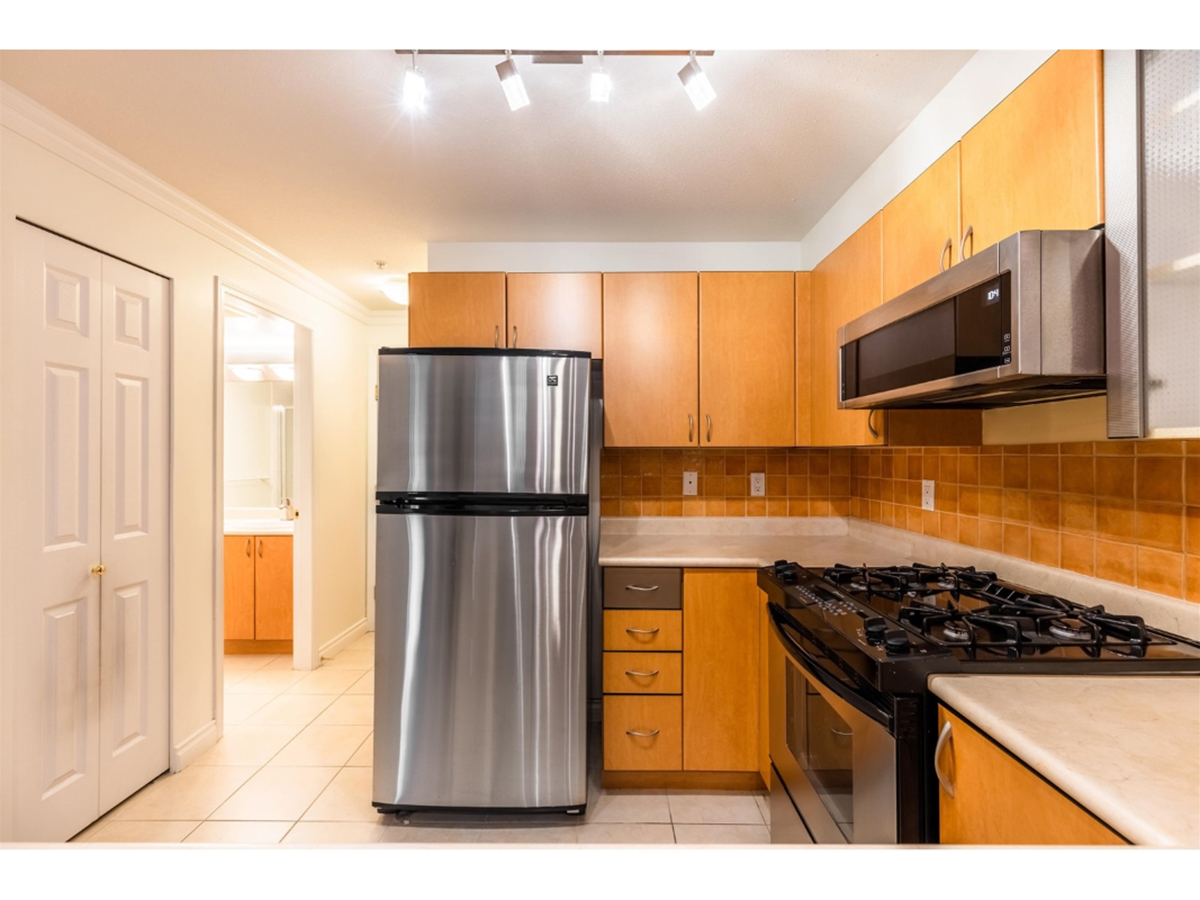 302 2741 E Hastings Street, Vancouver East 12