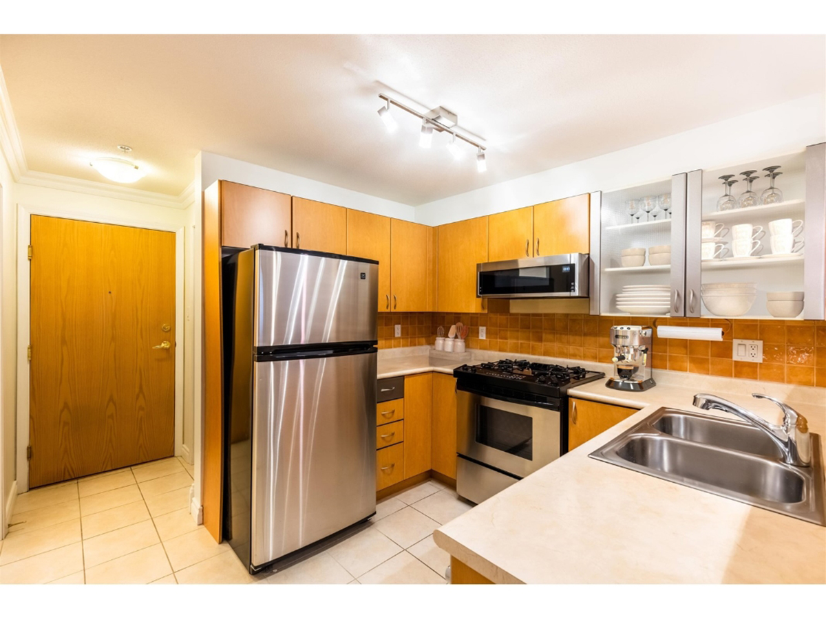 302 2741 E Hastings Street, Vancouver East 9