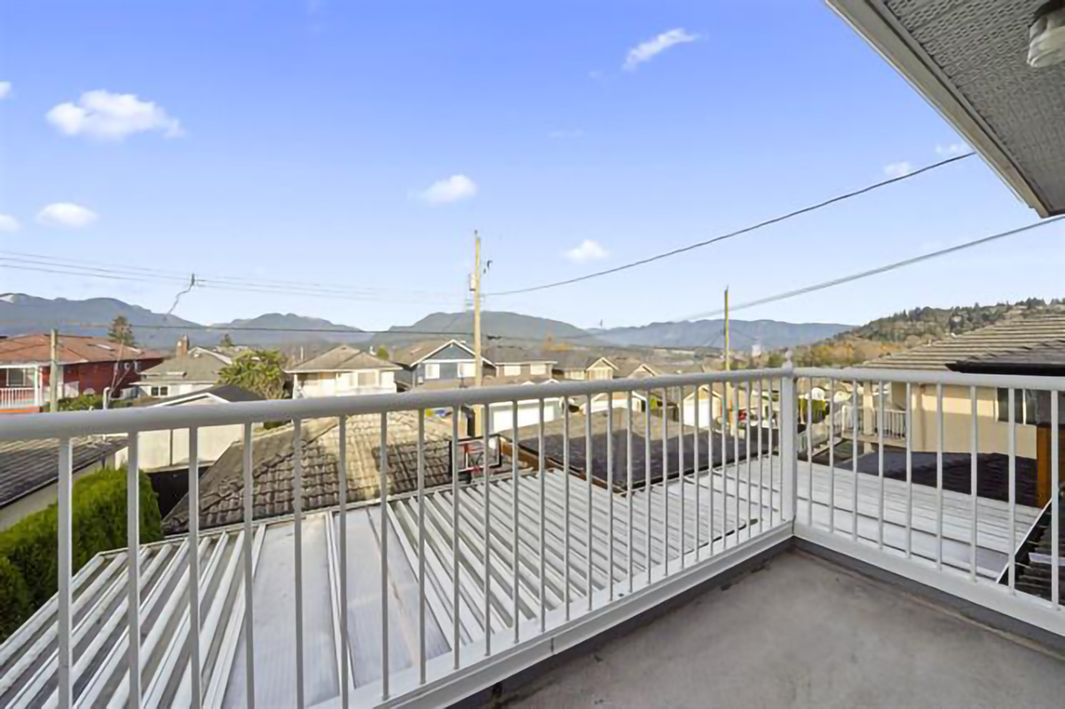4251 Oxford Street, Burnaby North 22