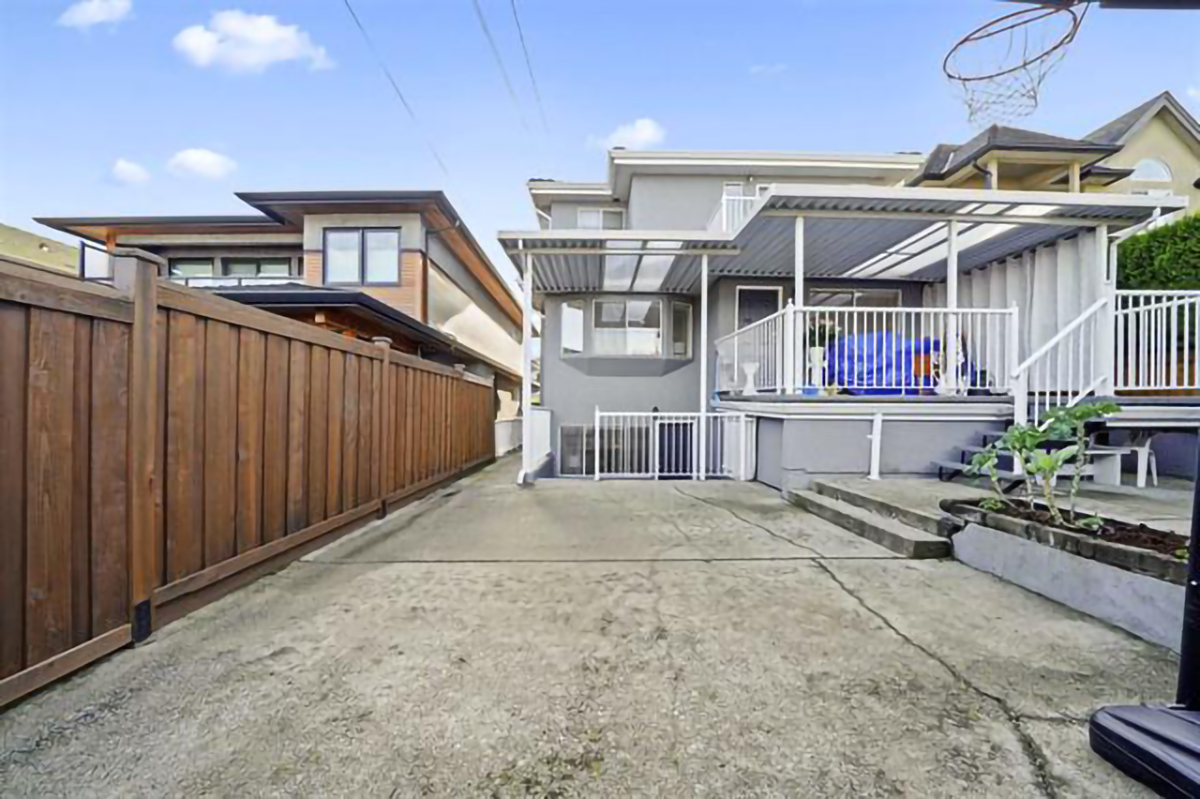 4251 Oxford Street, Burnaby North 32