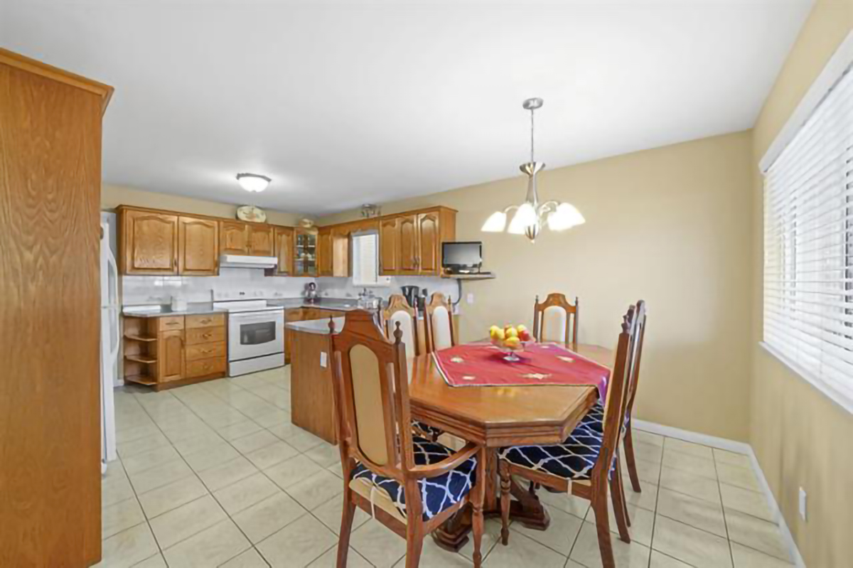 4251 Oxford Street, Burnaby North 10