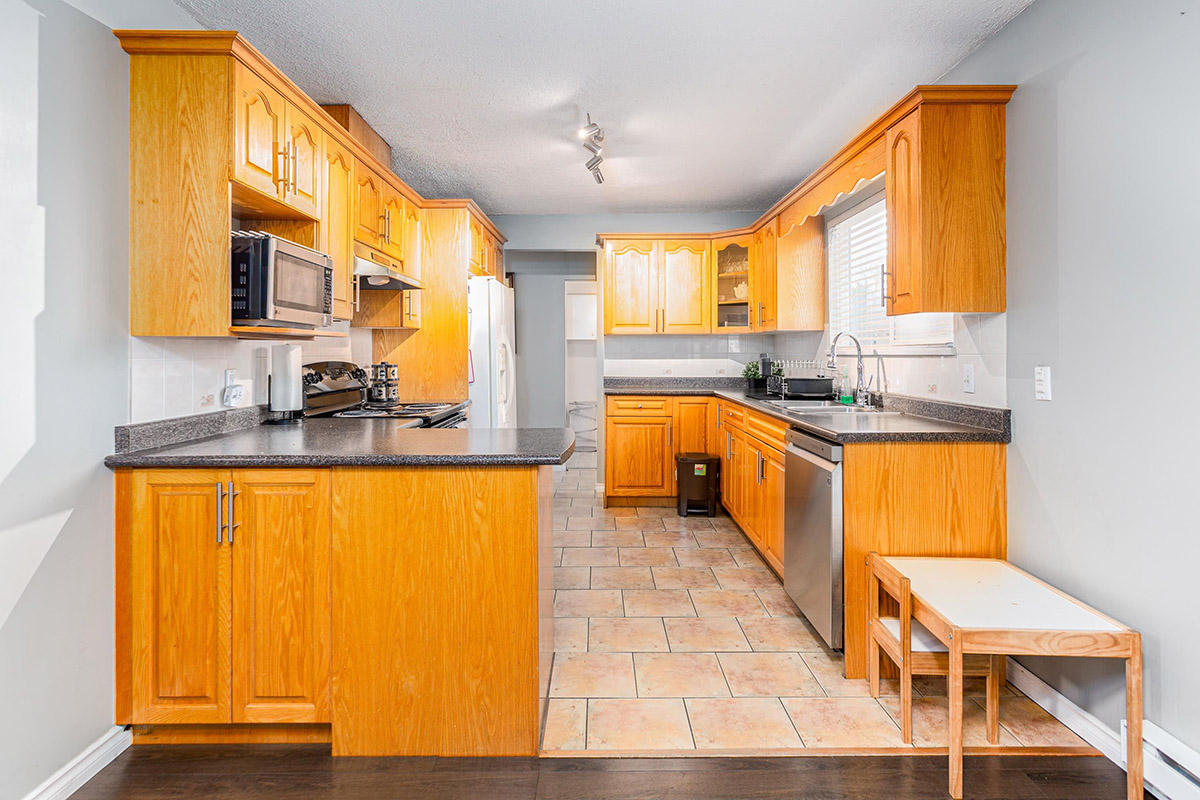 648 Girard Avenue, Coquitlam 3