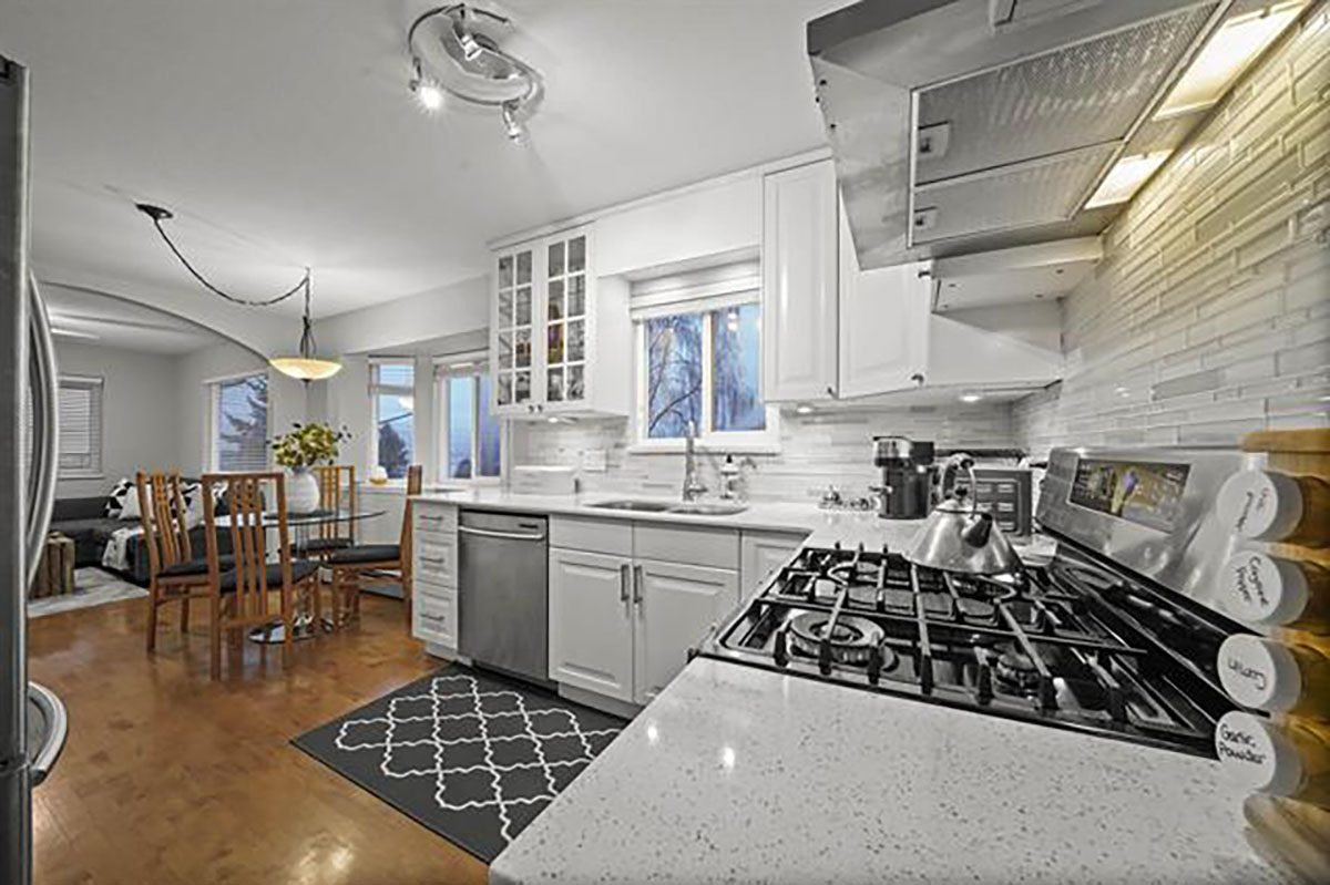 281 N Madison Avenue, Burnaby North 13