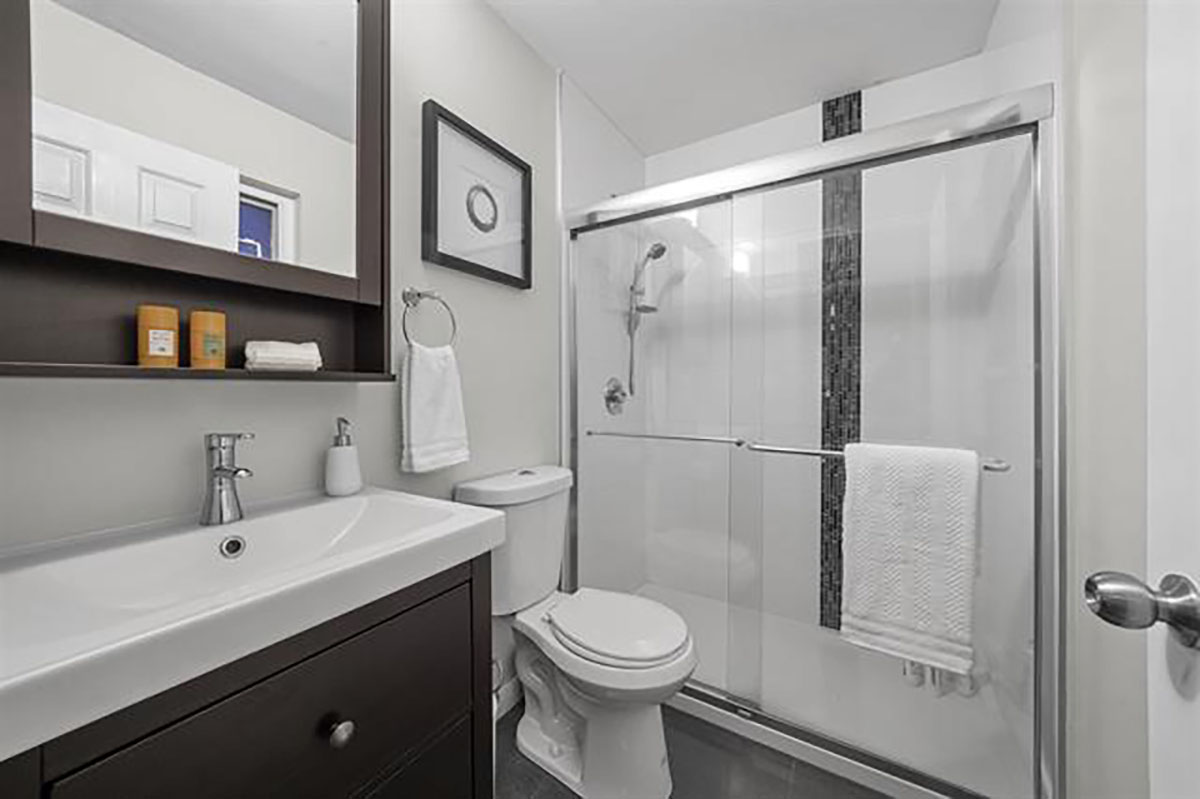 281 N Madison Avenue, Burnaby North 19