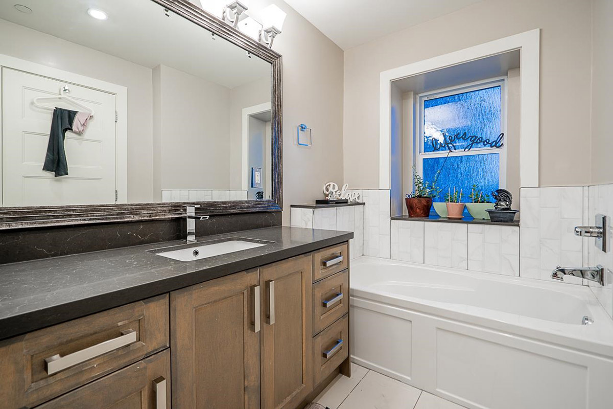1927 River Drive, New Westminster 22