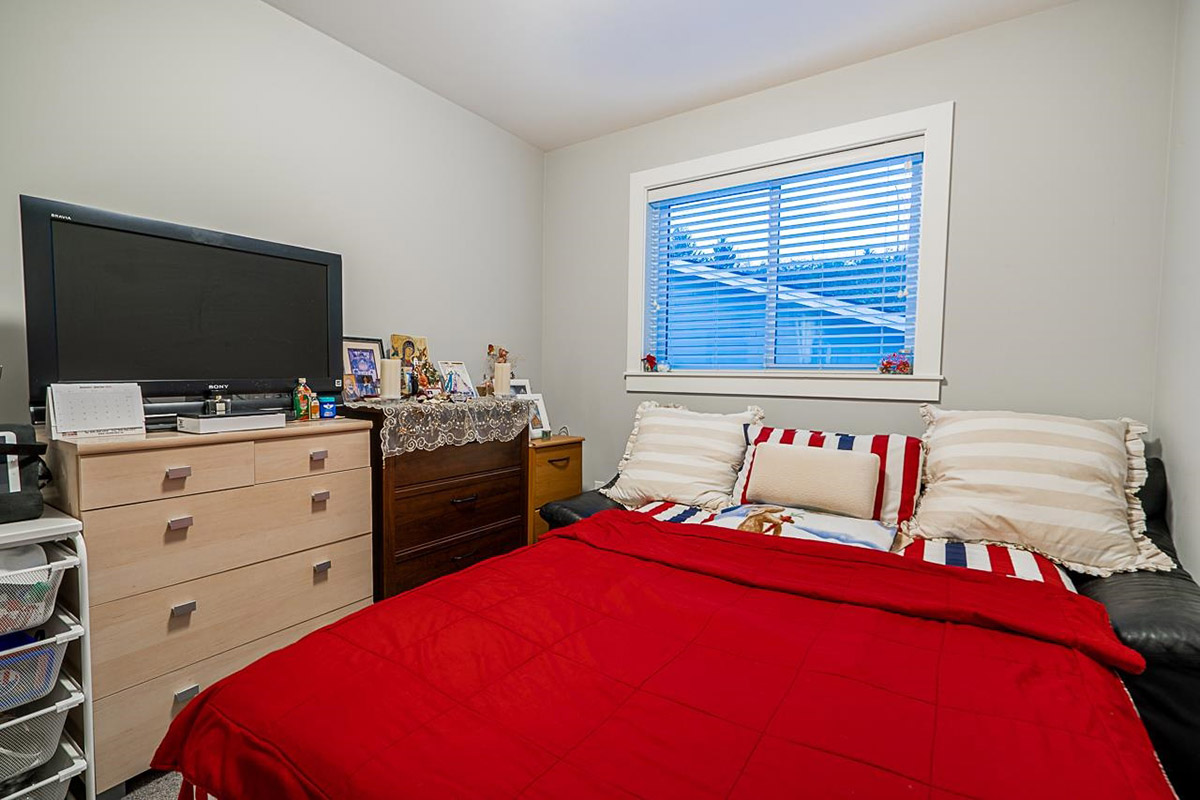 1927 River Drive, New Westminster 26