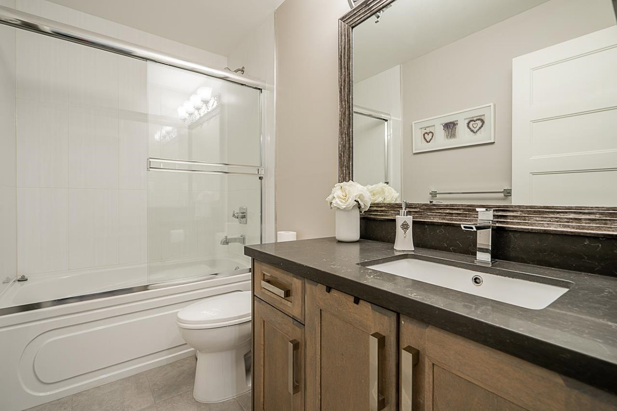 1927 River Drive, New Westminster 27