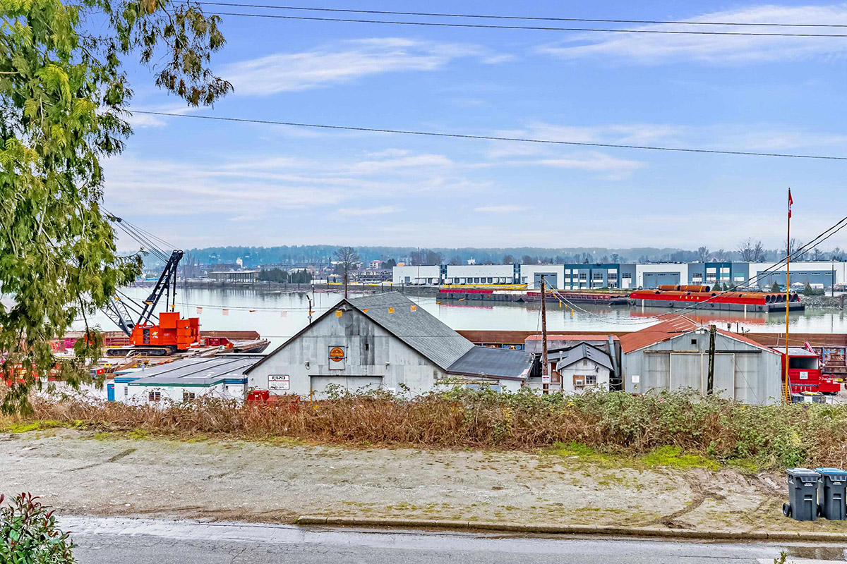 1927 River Drive, New Westminster 34