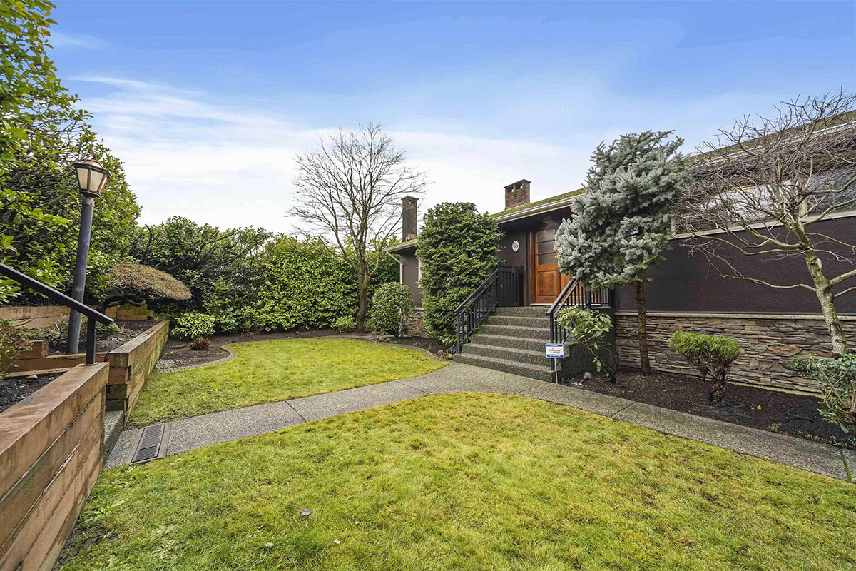 55 Canberra Avenue, Burnaby North