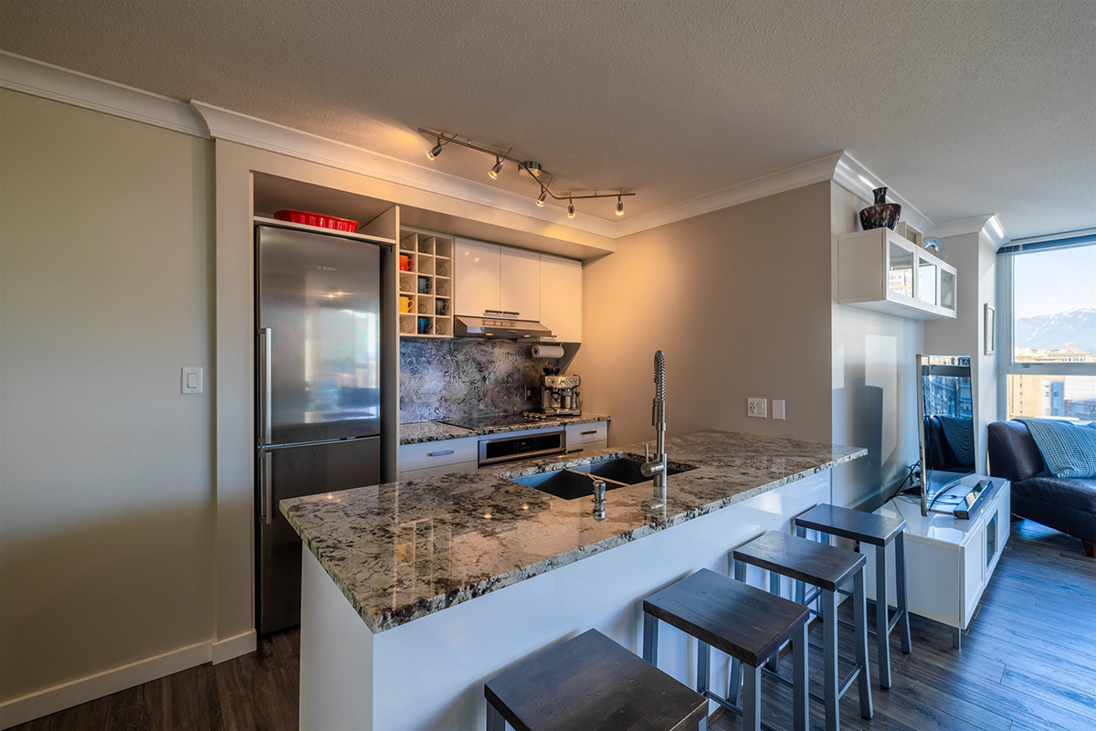 602 131 Regiment Square, Vancouver 9