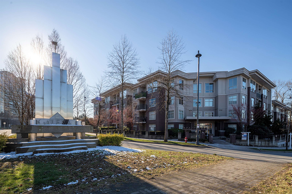 301 13555 Gateway Drive, Surrey