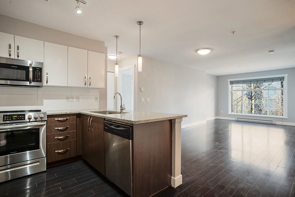 301 13555 Gateway Drive, Surrey 10