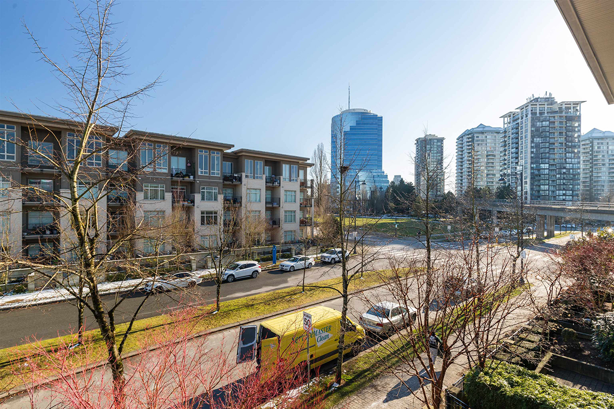 301 13555 Gateway Drive, Surrey 18
