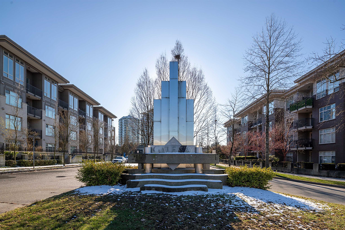 301 13555 Gateway Drive, Surrey 20