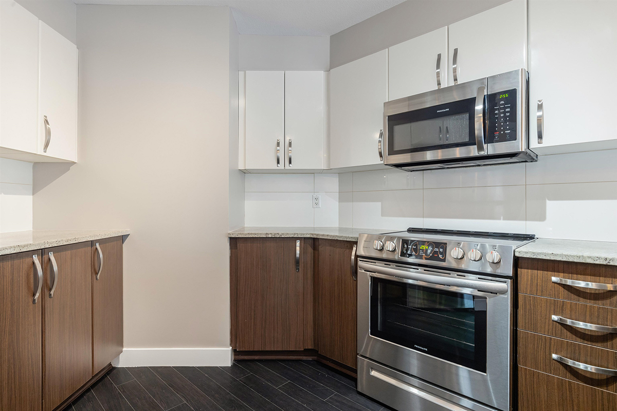 301 13555 Gateway Drive, Surrey 8