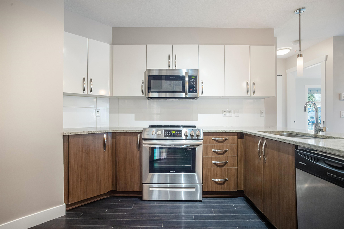 301 13555 Gateway Drive, Surrey 9