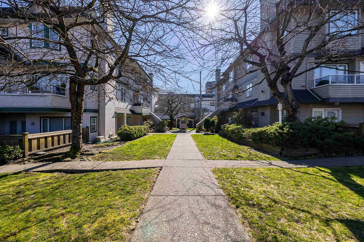 108 3978 Albert Street, Burnaby 2