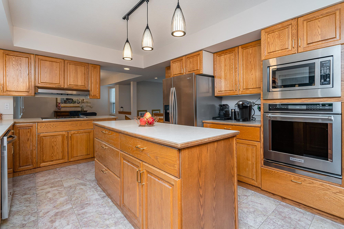 2251 Sorrento Drive, Coquitlam 10