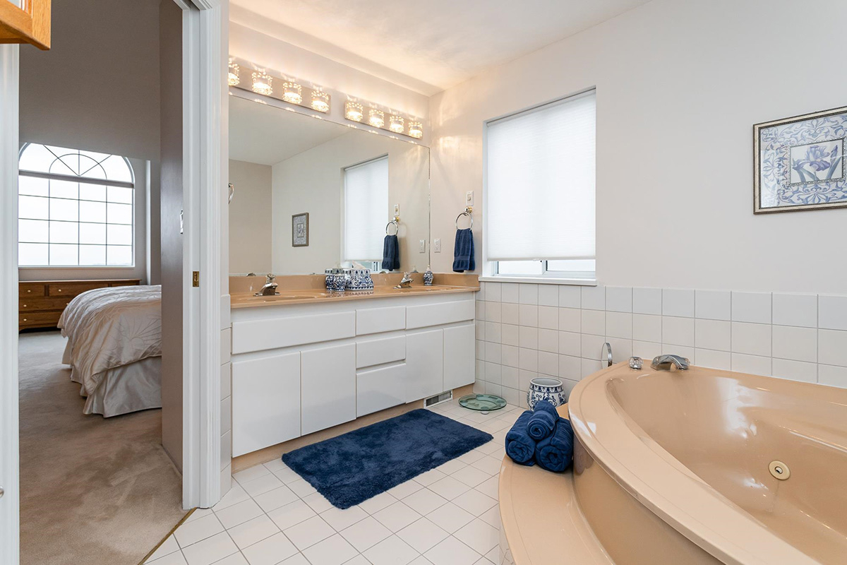 2251 Sorrento Drive, Coquitlam 25
