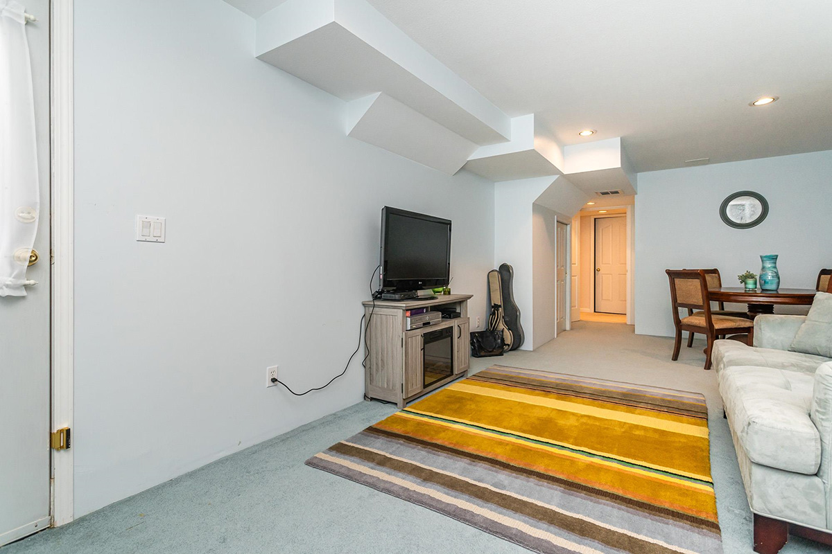 2251 Sorrento Drive, Coquitlam 32