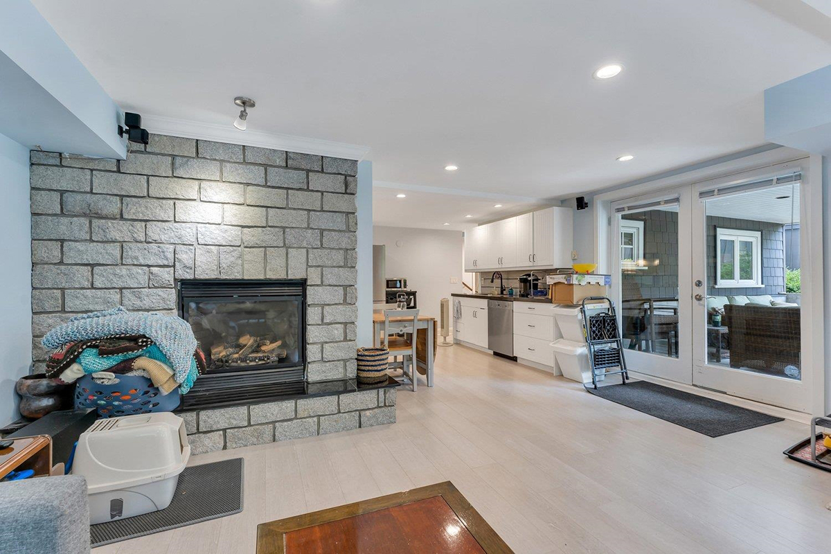 3837 Cambridge Street, Burnaby 27