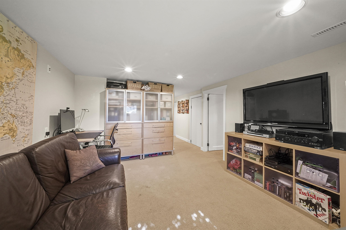 4207 Frances Street, Burnaby 24