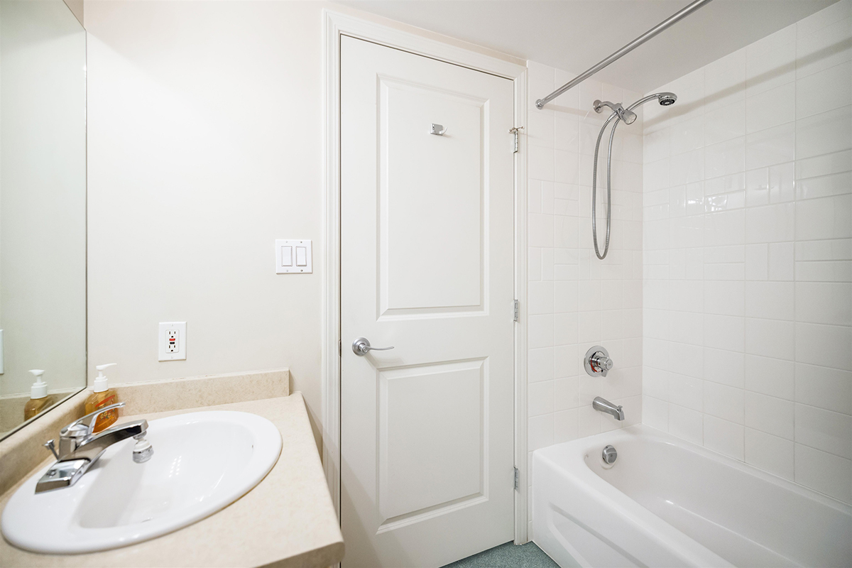 905 3520 Crowley Drive, Vancouver 14