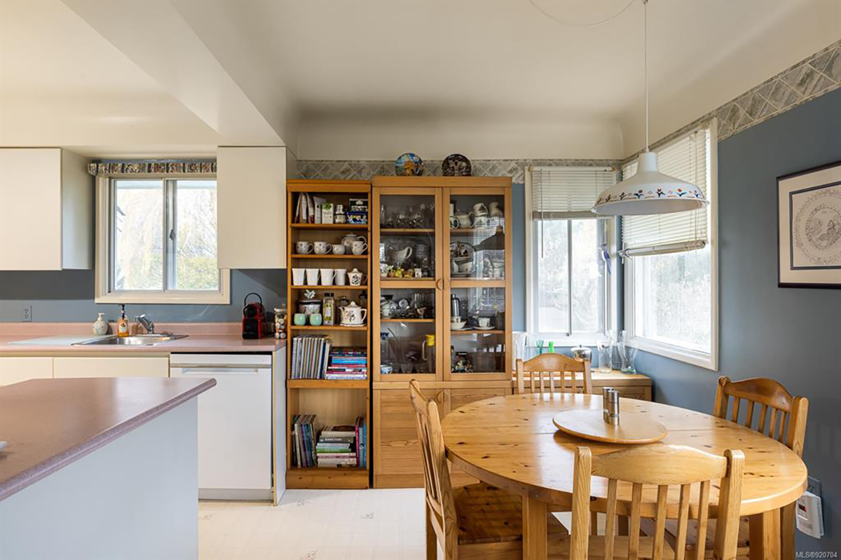 1912 Allenby Street, Saanich 10