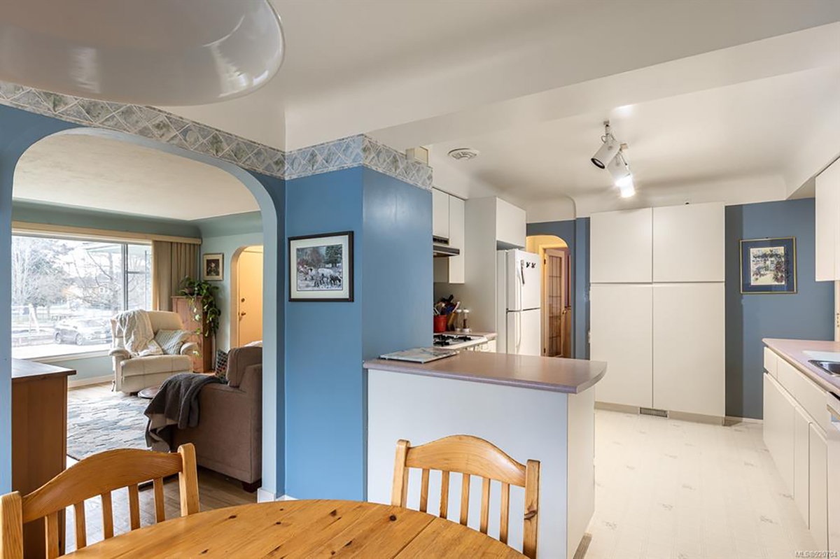 1912 Allenby Street, Saanich 11