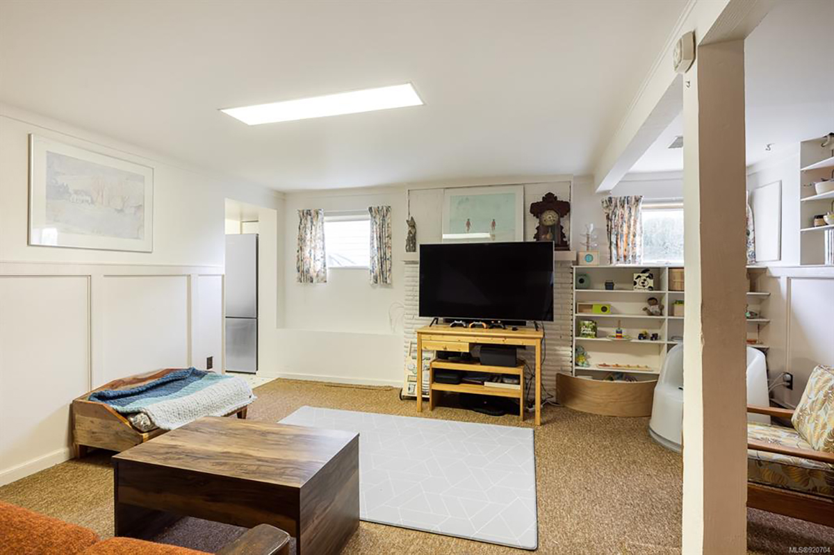1912 Allenby Street, Saanich 18