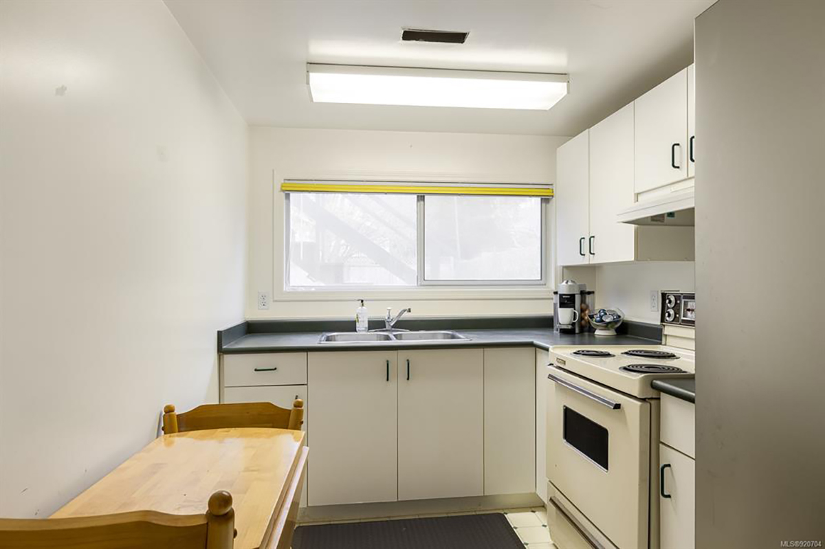 1912 Allenby Street, Saanich 19