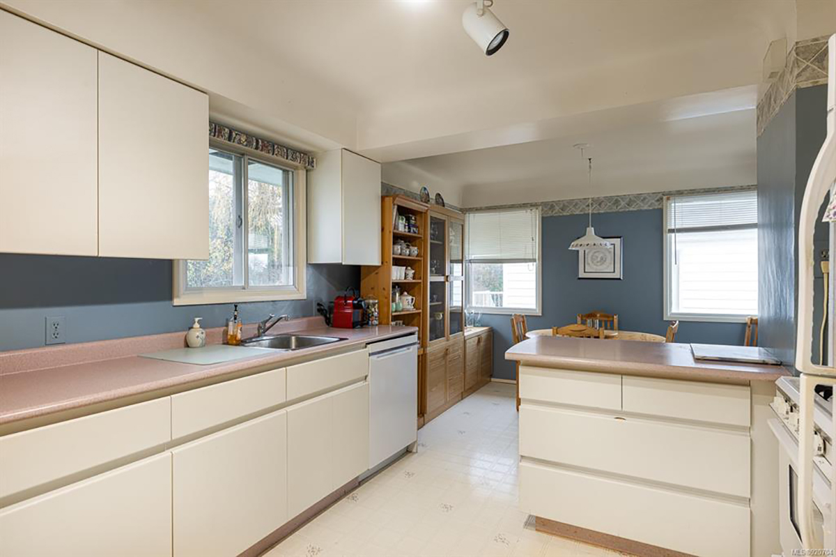 1912 Allenby Street, Saanich 7