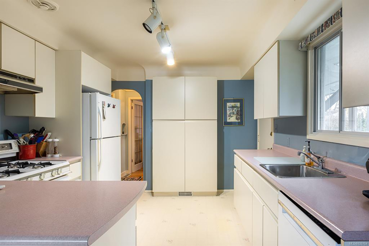1912 Allenby Street, Saanich 8
