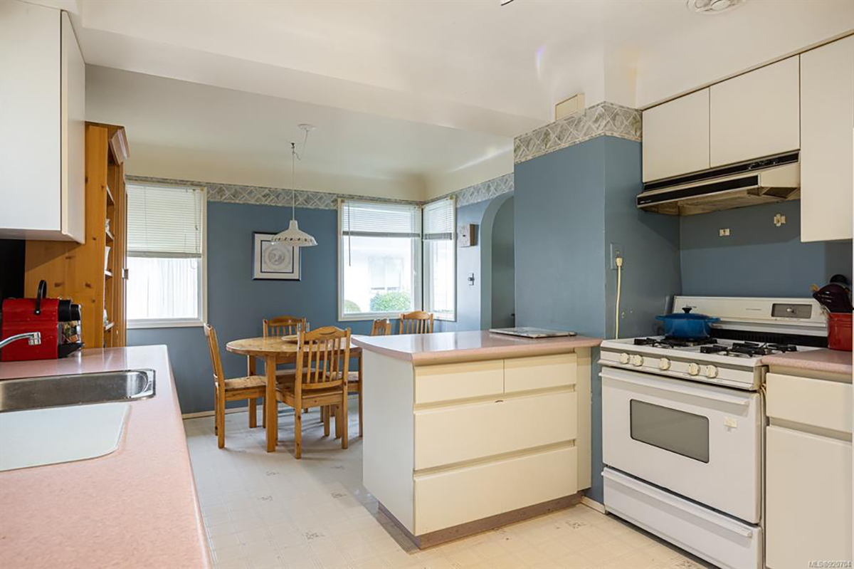 1912 Allenby Street, Saanich 9
