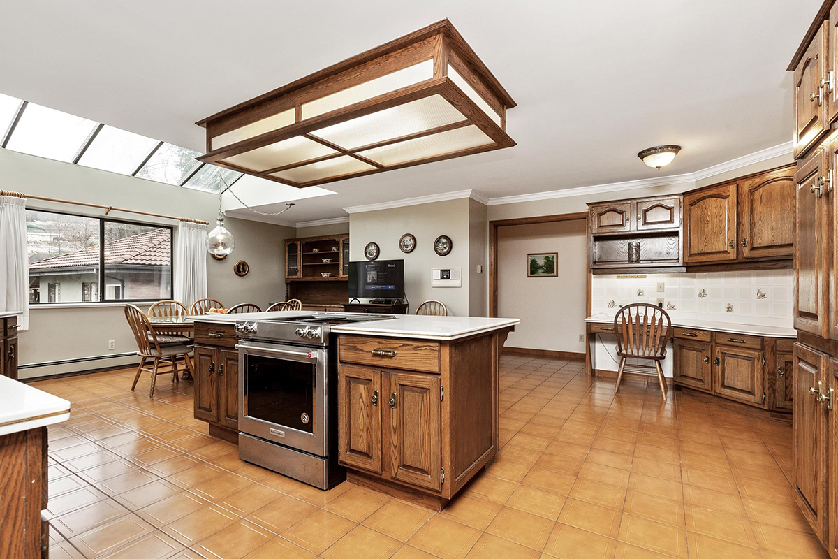 7837 Meadowood Drive, Burnaby 9