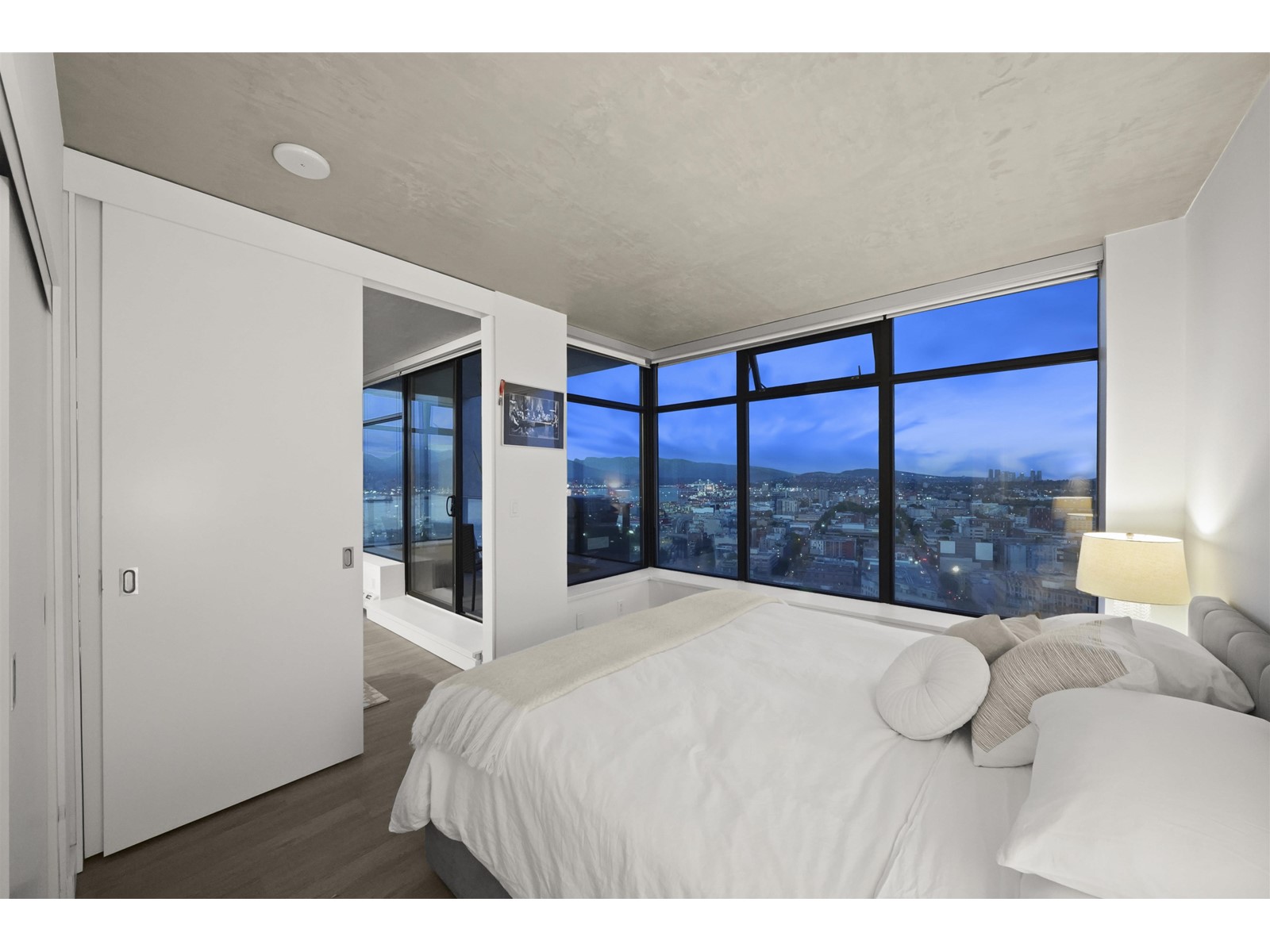 2701 108 W CORDOVA STREET 10