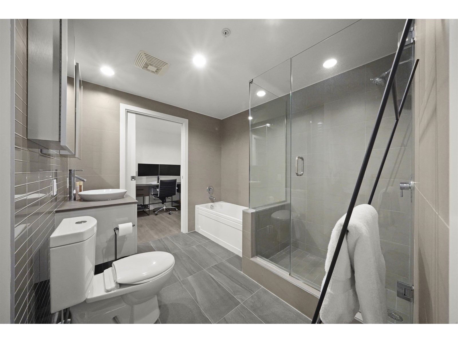 2701 108 W CORDOVA STREET 13