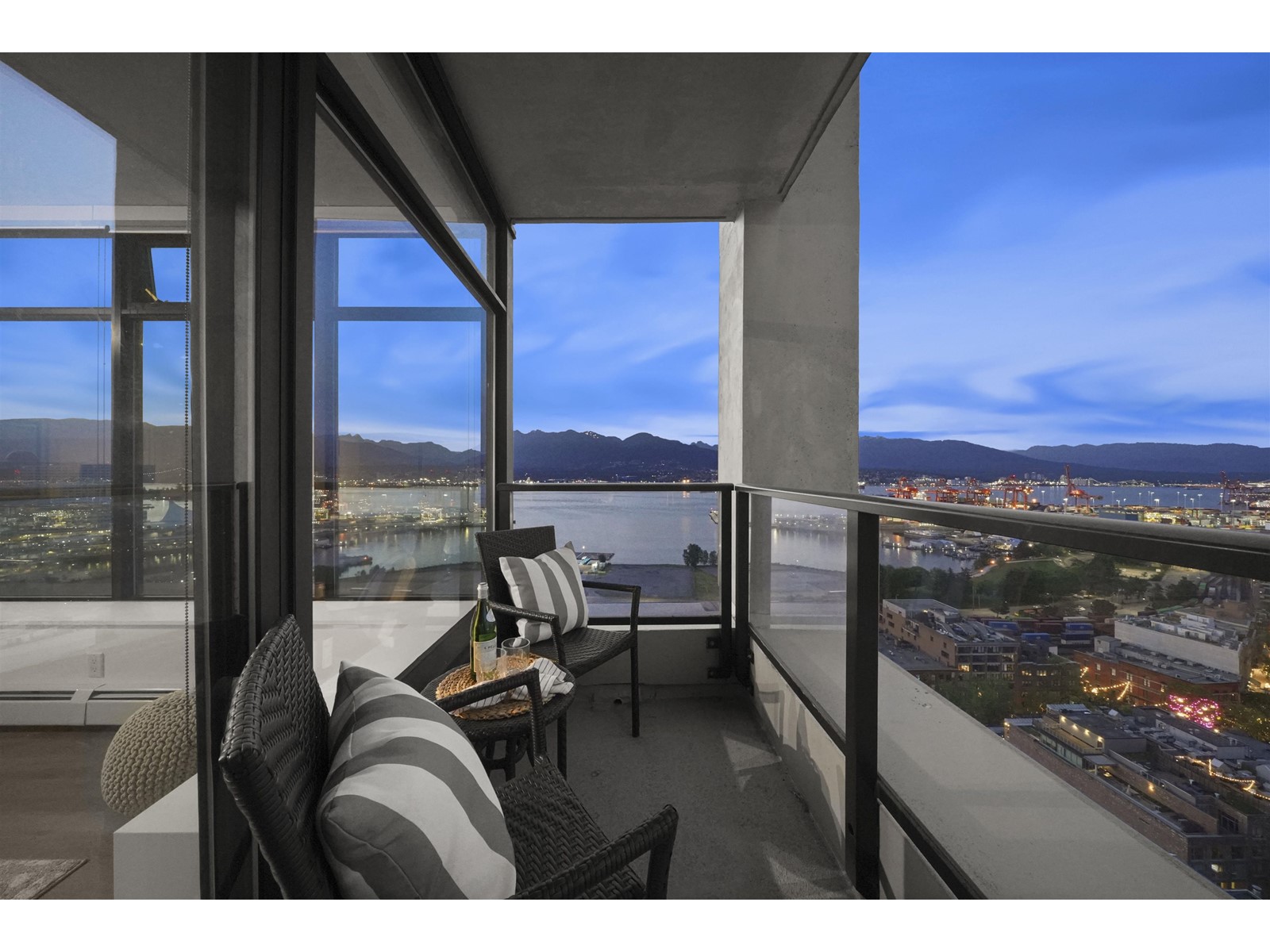 2701 108 W CORDOVA STREET 19