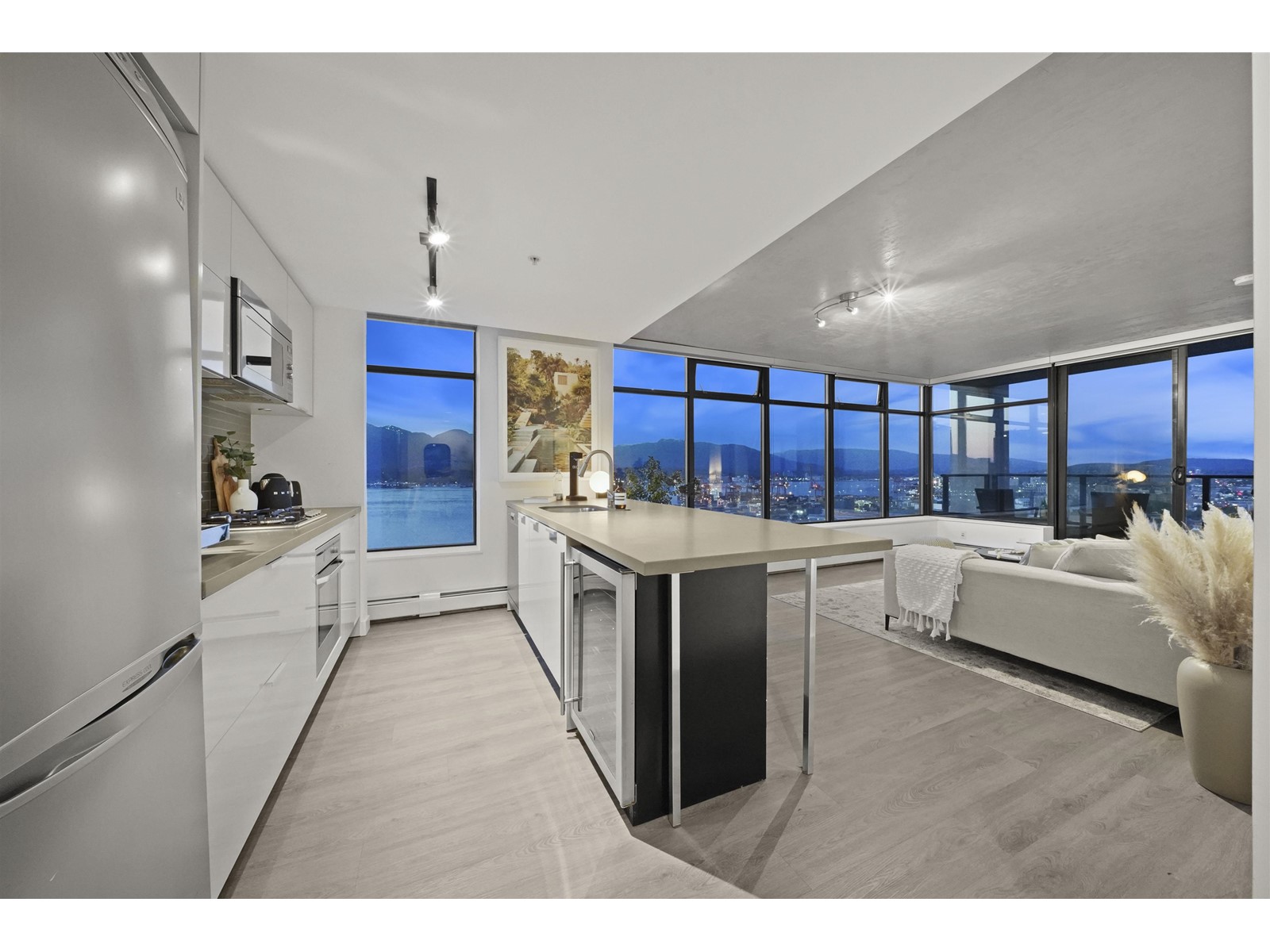 2701 108 W CORDOVA STREET 4