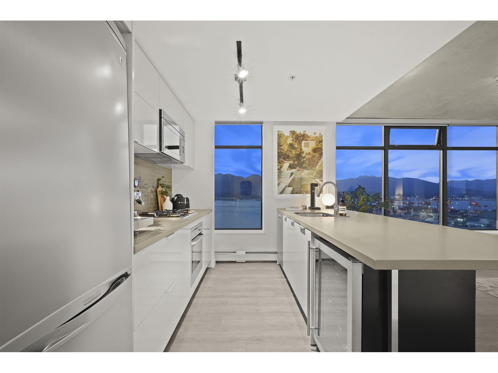 2701 108 W CORDOVA STREET 7