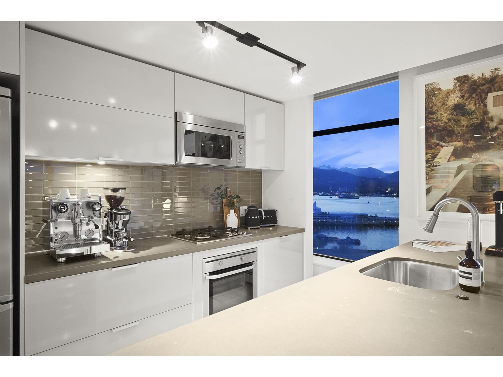 2701 108 W CORDOVA STREET 8
