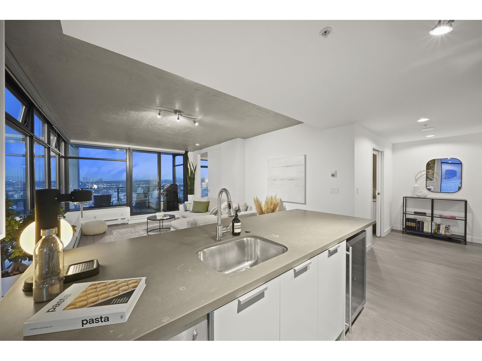 2701 108 W CORDOVA STREET 9