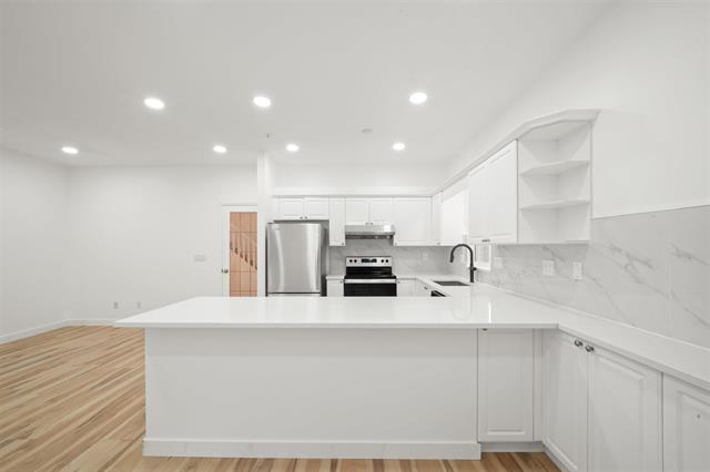 21 9025 216 STREET 10